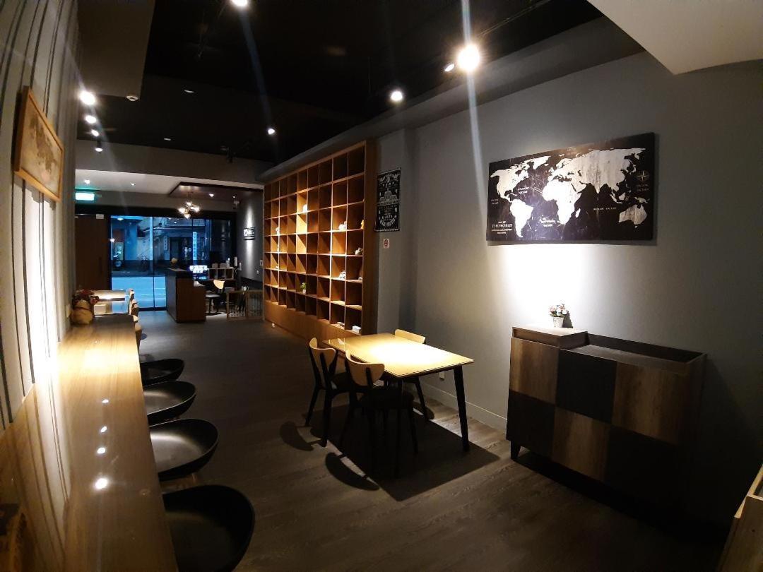 藏青民宿the Wind Guesthouse-Youth Inn Tainan Esterno foto