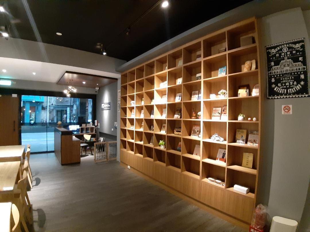 藏青民宿the Wind Guesthouse-Youth Inn Tainan Esterno foto