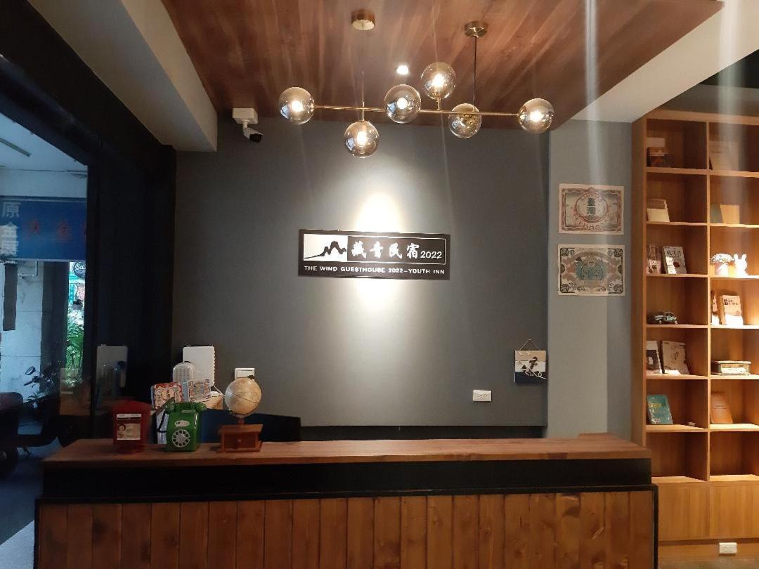 藏青民宿the Wind Guesthouse-Youth Inn Tainan Esterno foto