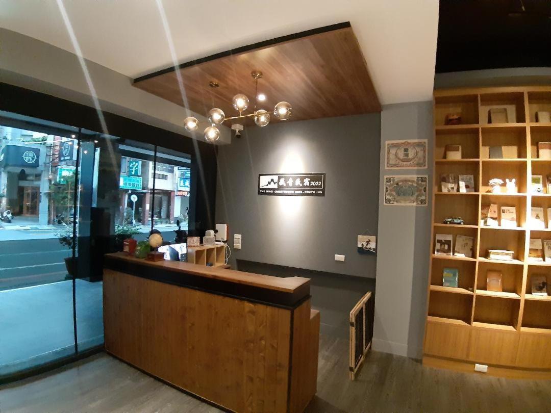 藏青民宿the Wind Guesthouse-Youth Inn Tainan Esterno foto