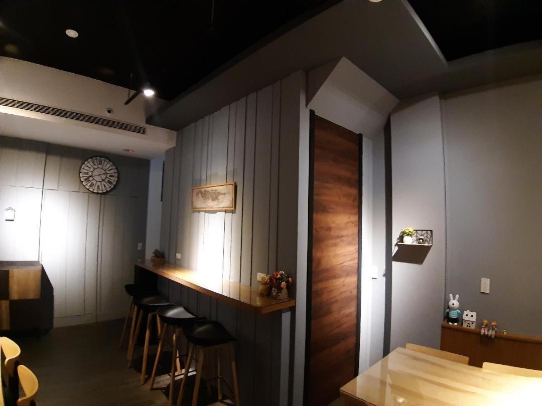 藏青民宿the Wind Guesthouse-Youth Inn Tainan Esterno foto