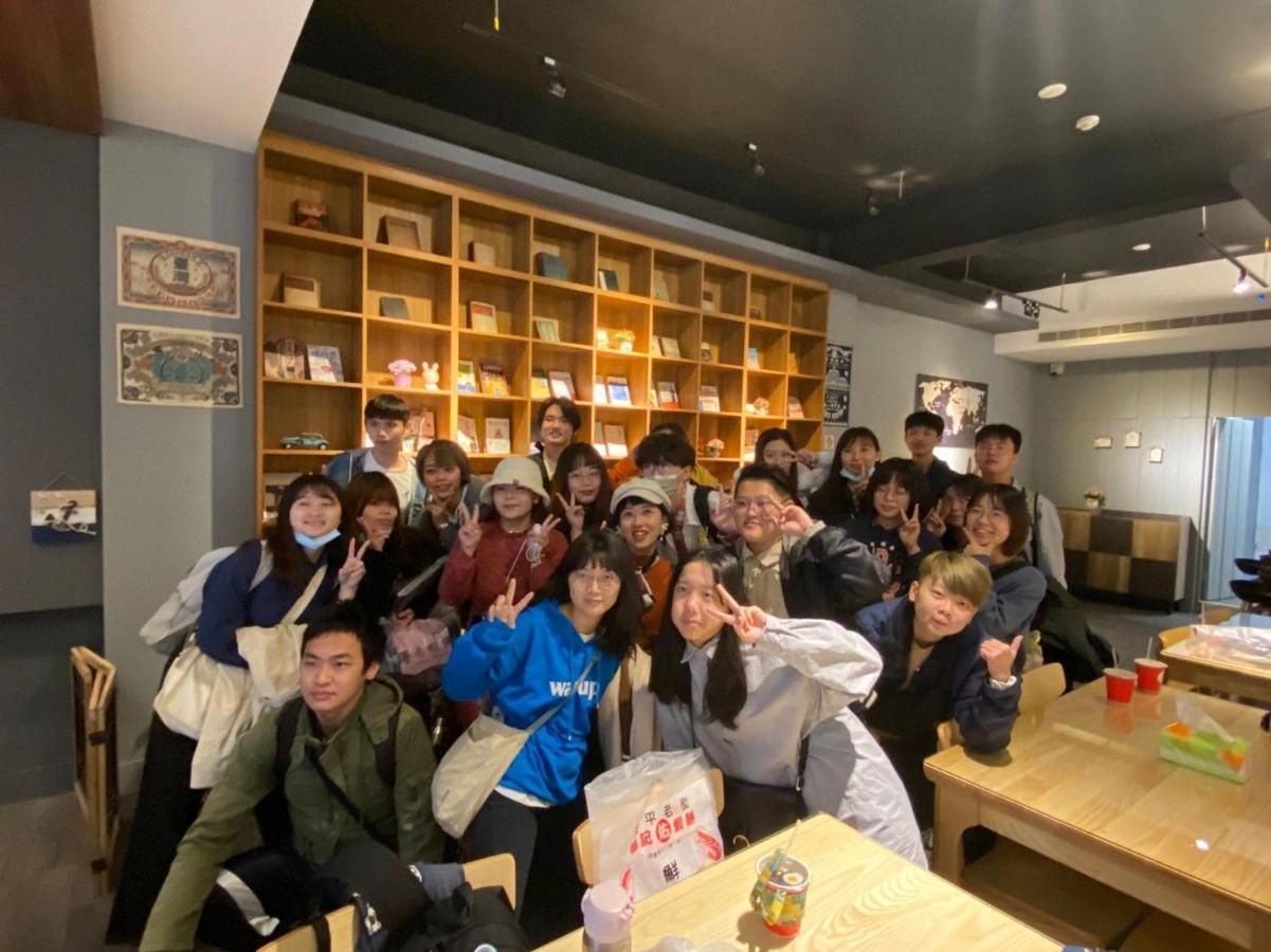 藏青民宿the Wind Guesthouse-Youth Inn Tainan Esterno foto