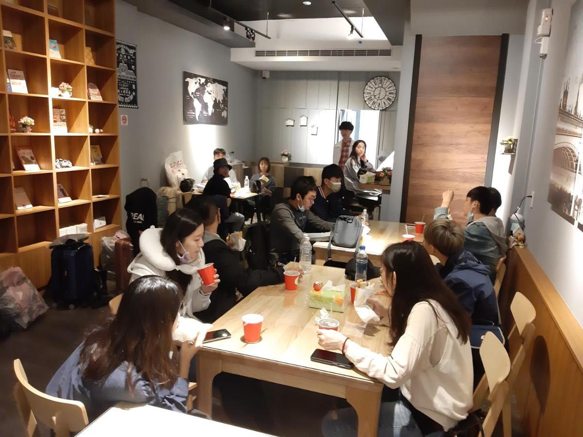 藏青民宿the Wind Guesthouse-Youth Inn Tainan Esterno foto