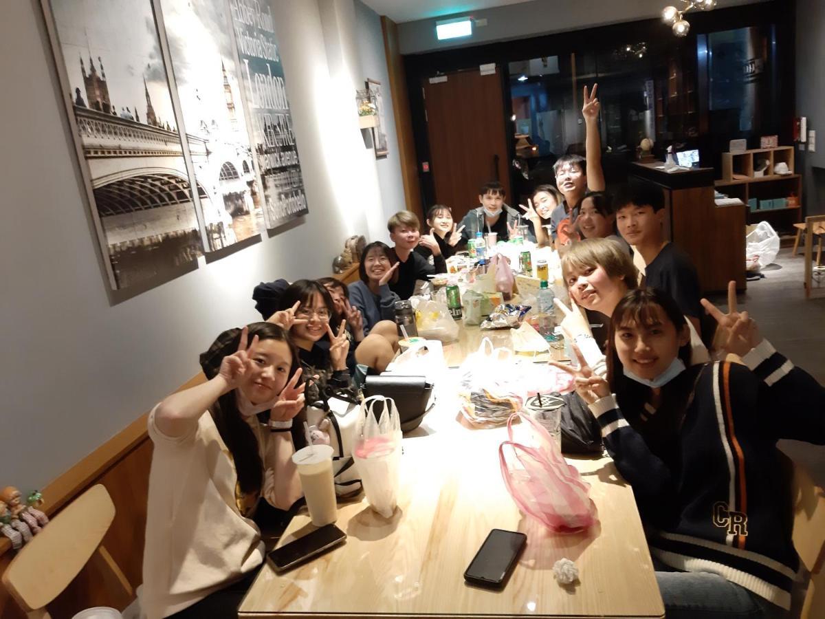 藏青民宿the Wind Guesthouse-Youth Inn Tainan Esterno foto