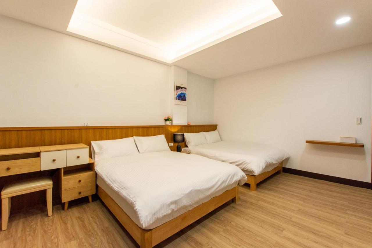 藏青民宿the Wind Guesthouse-Youth Inn Tainan Esterno foto